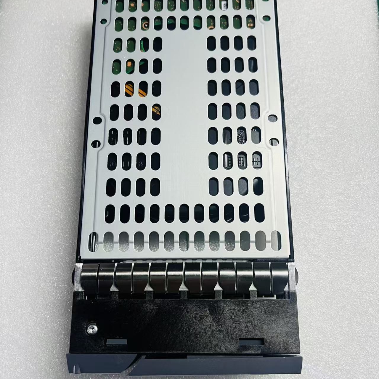 NETAPP DS212C 22TB ストレージアレイ 2U ラックマウント